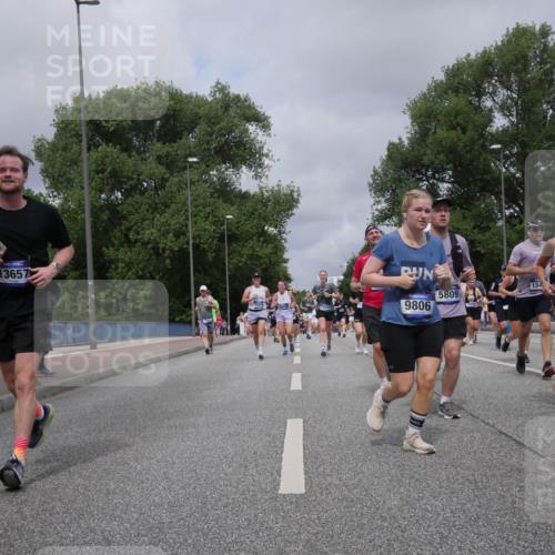 29.06.2025 - hella hamburg halbmarathon Luisa Fischer http://msf.ph/oto/8462779 29.06.2025 10:39:54 Kennedybrücke 13657, 17349, 9806, 5809, 158, 126, 134, 1008, 1010, 3401, 3895, 4245, 5789, 5809, 6184, 6359, 7632, 7773, 9432, 9806, 10123, 10487, 10577 meine-sportfotos.de