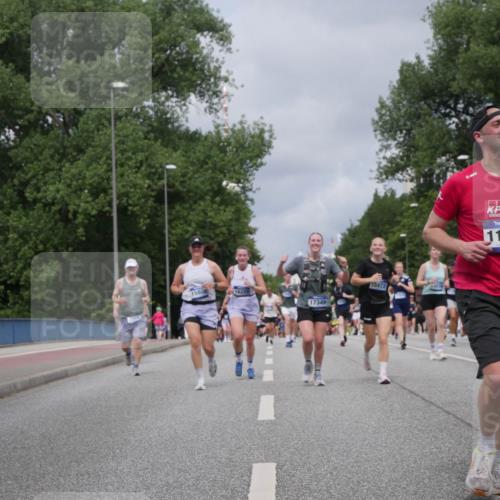 29.06.2025 - hella hamburg halbmarathon Luisa Fischer http://msf.ph/oto/8462807 29.06.2025 10:39:55 Kennedybrücke 1580, 16228, 17349, 15972, 11637, 1008, 1010, 3895, 4245, 5789, 5809, 6184, 6359, 7632, 7773, 8936, 9806, 10123, 10487, 10577 meine-sportfotos.de
