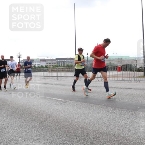 29.06.2025 - hella hamburg halbmarathon Lena Gebhardt http://msf.ph/oto/8462823 29.06.2025 10:32:07 Lombardsbrücke 7344, 18931, 1830, 1626, 18283, 18838, 1235, 1311, 1373, 1879, 1987, 2349, 2384, 2672, 2831, 2832, 2943, 3022, 3221, 3239, 3358, 3365, 3396, 3397, 3424, 3571, 3681, 3707, 3751, 3752, 3778, 3822, 4314, 4365, 4605, 4857, 4877, 4924, 5156, 5496, 5601, 5658, 5743, 5965, 6160, 6218, 6252, 6718, 6727, 7135, 7239, 7295, 7334, 7344, 7535, 7570, 7695, 7789, 7816, 7898, 8124, 8127, 8175, 8304, 8538, 8620, 8787, 8806, 8914, 8993, 9078, 9104, 9125, 9206, 9478, 9812, 9883 meine-sportfotos.de