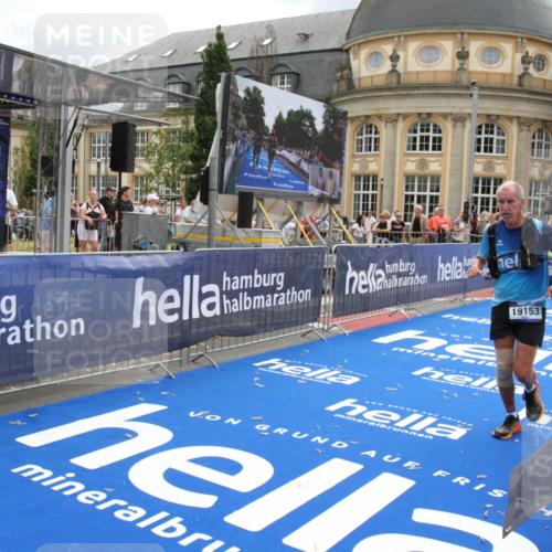 29.06.2025 - hella hamburg halbmarathon Michael Strokosch http://msf.ph/oto/8462848 29.06.2025 10:33:17 Ziel 1910, 1959, 6473, 7723, 9047, 14167, 17175, 18455 meine-sportfotos.de
