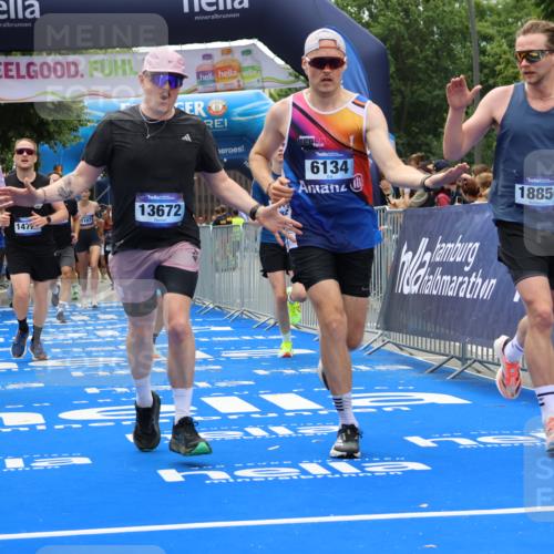 29.06.2025 - hella hamburg halbmarathon Strokosch-Dieckow http://msf.ph/oto/8462882 29.06.2025 10:47:15 Ziel 2623, 2864, 5024, 6134, 6168, 6203, 6373, 6716, 7480, 10208, 10211, 11491, 11518, 13007, 13672, 13782, 14722, 15611, 16089, 16286, 17718, 17915, 18856 meine-sportfotos.de