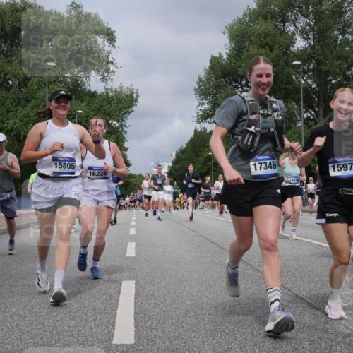 29.06.2025 - hella hamburg halbmarathon Luisa Fischer http://msf.ph/oto/8462894 29.06.2025 10:39:58 Kennedybrücke 7086, 15805, 16228, 17349, 15876, 15972, 10123, 1948, 2811, 3895, 5789, 5809, 6359, 7632, 7773, 8936, 8937, 9806, 10123, 10487 meine-sportfotos.de