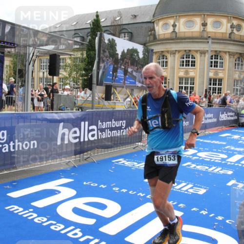 29.06.2025 - hella hamburg halbmarathon Michael Strokosch http://msf.ph/oto/8462910 29.06.2025 10:33:17 Ziel 1910, 1959, 6473, 7723, 9047, 14167, 17175, 18455 meine-sportfotos.de