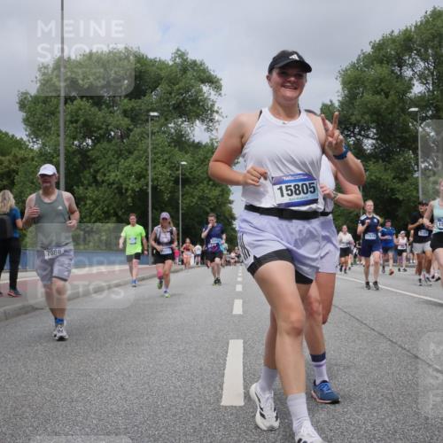 29.06.2025 - hella hamburg halbmarathon Luisa Fischer http://msf.ph/oto/8462917 29.06.2025 10:39:59 Kennedybrücke 7086, 9213, 4064, 15805, 17018, 5789, 15876, 1948, 2811, 3895, 5789, 6359, 7632, 7773, 8936, 8937, 9806, 9918, 10123 meine-sportfotos.de