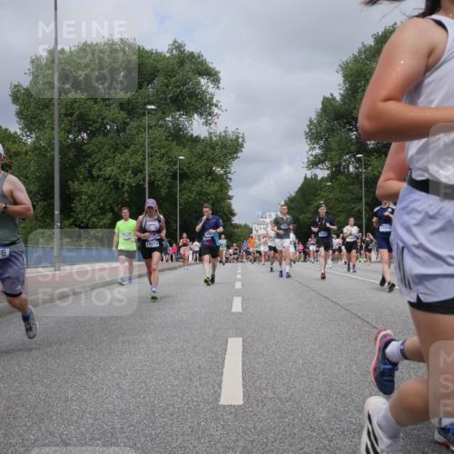 29.06.2025 - hella hamburg halbmarathon Luisa Fischer http://msf.ph/oto/8462928 29.06.2025 10:40:00 Kennedybrücke 7086, 427, 1948, 4084, 19213, 17018, 15805, 1948, 2811, 3398, 3428, 3895, 5789, 6359, 7773, 8936, 8937, 9918, 10123 meine-sportfotos.de