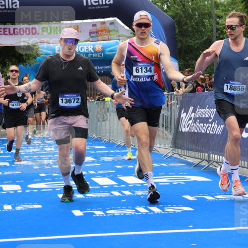 29.06.2025 - hella hamburg halbmarathon Strokosch-Dieckow http://msf.ph/oto/8462934 29.06.2025 10:47:15 Ziel 2623, 2864, 5024, 6134, 6168, 6203, 6373, 6716, 7480, 10208, 10211, 11491, 11518, 13007, 13672, 13782, 14722, 15611, 16089, 16286, 17718, 17915, 18856 meine-sportfotos.de