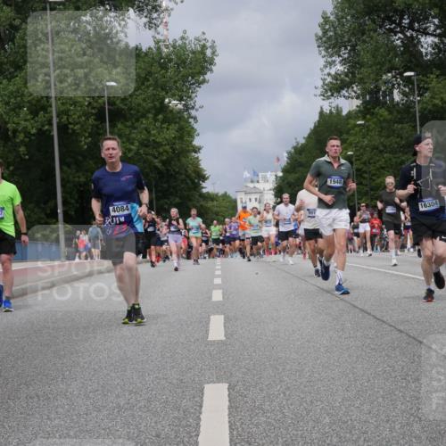 29.06.2025 - hella hamburg halbmarathon Luisa Fischer http://msf.ph/oto/8462967 29.06.2025 10:40:02 Kennedybrücke 5427, 4084, 991, 1948, 13265, 16304, 65, 1948, 2072, 2811, 3398, 3428, 3895, 5789, 6359, 7773, 8936, 8937, 9918, 10123, 10862 meine-sportfotos.de
