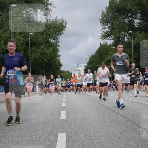 29.06.2025 - hella hamburg halbmarathon Luisa Fischer http://msf.ph/oto/8462977 29.06.2025 10:40:03 Kennedybrücke 949, 4084, 5427, 9918, 157, 1948, 13265, 13266, 16304, 1948, 2072, 2811, 3398, 3428, 3895, 5786, 5789, 7773, 8257, 8258, 8936, 8937, 9918, 10123, 10862 meine-sportfotos.de