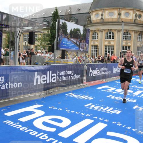 29.06.2025 - hella hamburg halbmarathon Michael Strokosch http://msf.ph/oto/8462980 29.06.2025 10:33:19 Ziel 1959, 4679, 7723, 9047, 14167, 16881, 17175, 18455 meine-sportfotos.de