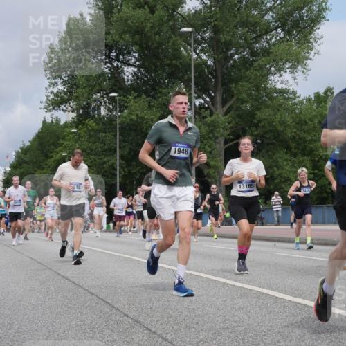29.06.2025 - hella hamburg halbmarathon Luisa Fischer http://msf.ph/oto/8463005 29.06.2025 10:40:04 Kennedybrücke 18482, 1843, 918, 1948, 13165, 115, 3428, 16304, 1948, 2072, 2811, 3398, 3428, 5786, 5789, 7773, 8257, 8258, 8936, 8937, 9918, 10862 meine-sportfotos.de
