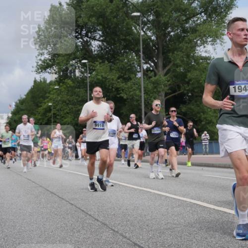 29.06.2025 - hella hamburg halbmarathon Luisa Fischer http://msf.ph/oto/8463035 29.06.2025 10:40:05 Kennedybrücke 18482, 9918, 13265, 3106, 13266, 1948, 1253, 1948, 2072, 2811, 3398, 3428, 5786, 5789, 7773, 8257, 8258, 8936, 8937, 9918, 10862 meine-sportfotos.de