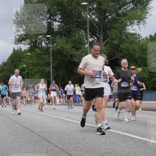29.06.2025 - hella hamburg halbmarathon Luisa Fischer http://msf.ph/oto/8463051 29.06.2025 10:40:06 Kennedybrücke 5538, 8257, 18482, 1843, 18, 106, 13265, 13266, 1253, 1948, 2072, 2811, 3398, 3428, 5786, 5789, 7773, 8257, 8258, 8936, 8937, 9918, 10862 meine-sportfotos.de