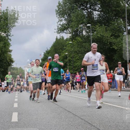 29.06.2025 - hella hamburg halbmarathon Luisa Fischer http://msf.ph/oto/8463110 29.06.2025 10:40:09 Kennedybrücke 17807, 17840, 8257, 1435, 8258, 3714, 12, 18482, 5786, 1488, 13903, 11843, 1253, 1488, 1948, 1952, 2072, 2811, 3398, 3428, 5560, 5786, 8257, 8258, 8937, 9918, 10862 meine-sportfotos.de
