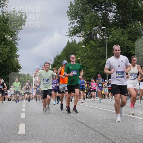 29.06.2025 - hella hamburg halbmarathon Luisa Fischer http://msf.ph/oto/8463123 29.06.2025 10:40:10 Kennedybrücke 807, 8257, 1439, 6, 9258, 3714, 15588, 1715352, 12, 18482, 5786, 13, 11, 1253, 1488, 1490, 1952, 2072, 3398, 3428, 3714, 5560, 5786, 6804, 8257, 8258, 8937, 9918, 10862 meine-sportfotos.de