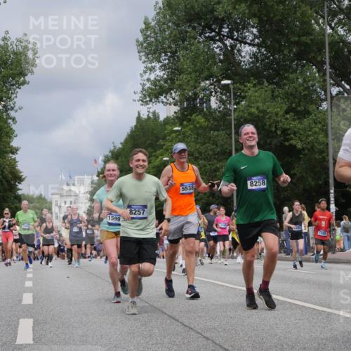 29.06.2025 - hella hamburg halbmarathon Luisa Fischer http://msf.ph/oto/8463164 29.06.2025 10:40:11 Kennedybrücke 78, 5560, 1599, 8257, 5538, 8258, 1997, 15588, 490, 1488, 12, 18482, 1253, 1488, 1490, 1952, 2072, 3398, 3428, 3714, 5560, 5786, 6804, 8257, 8258, 8315, 9918, 10862 meine-sportfotos.de