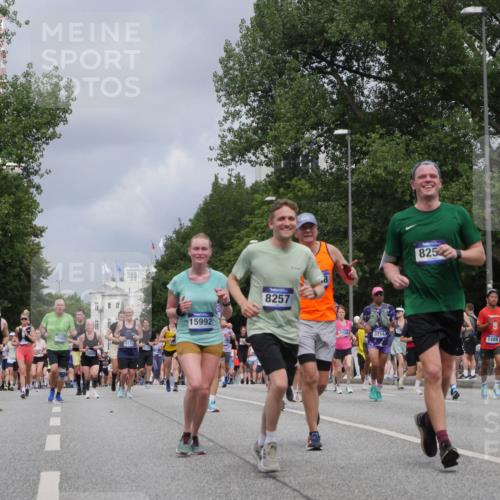 29.06.2025 - hella hamburg halbmarathon Luisa Fischer http://msf.ph/oto/8463180 29.06.2025 10:40:11 Kennedybrücke 17840, 10112, 5224, 15992, 8257, 825, 15588, 3714, 1488, 1253, 1488, 1490, 1952, 2072, 3398, 3428, 3714, 5560, 5786, 6804, 8257, 8258, 8315, 9918, 10862 meine-sportfotos.de