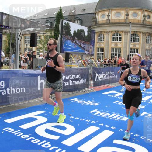 29.06.2025 - hella hamburg halbmarathon Michael Strokosch http://msf.ph/oto/8463182 29.06.2025 10:33:22 Ziel 1959, 4679, 7723, 9047, 14167, 16881, 17175, 18455 meine-sportfotos.de