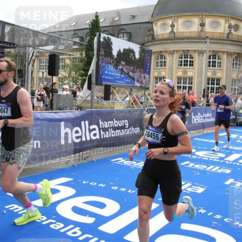 29.06.2025 - hella hamburg halbmarathon Michael Strokosch http://msf.ph/oto/8463207 29.06.2025 10:33:22 Ziel 1959, 4679, 7723, 9047, 14167, 16881, 17175, 18455 meine-sportfotos.de