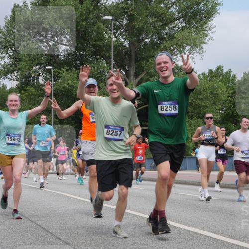 29.06.2025 - hella hamburg halbmarathon Luisa Fischer http://msf.ph/oto/8463218 29.06.2025 10:40:13 Kennedybrücke 15992, 12463, 5, 8257, 1488, 8258, 13905, 12532, 13902, 1253, 1488, 1490, 1597, 1952, 2072, 2552, 3165, 3398, 3428, 3714, 5560, 5786, 6804, 7202, 7235, 7707, 7823, 8257, 8258, 8315, 10862 meine-sportfotos.de