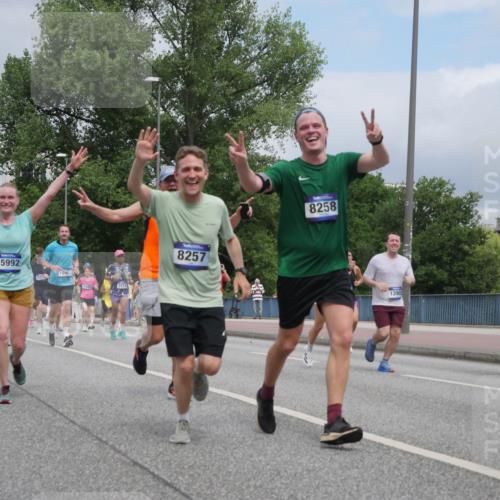29.06.2025 - hella hamburg halbmarathon Luisa Fischer http://msf.ph/oto/8463228 29.06.2025 10:40:13 Kennedybrücke 15992, 12463, 3714, 8257, 8258, 253, 13902, 1253, 1488, 1490, 1597, 1952, 2072, 2552, 3165, 3398, 3428, 3714, 5560, 5786, 6804, 7202, 7235, 7707, 7823, 8257, 8258, 8315, 10862 meine-sportfotos.de
