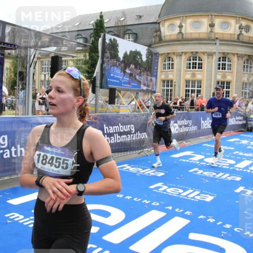 29.06.2025 - hella hamburg halbmarathon Michael Strokosch http://msf.ph/oto/8463237 29.06.2025 10:33:22 Ziel 1959, 4679, 7723, 9047, 14167, 16881, 17175, 18455 meine-sportfotos.de