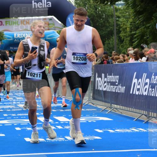 29.06.2025 - hella hamburg halbmarathon Strokosch-Dieckow http://msf.ph/oto/8463275 29.06.2025 10:47:13 Ziel 2623, 2864, 4093, 5024, 6134, 6168, 6203, 6373, 6716, 7480, 7908, 10208, 10211, 11518, 12579, 13007, 13672, 13782, 14722, 15611, 15684, 16286, 17718, 17915, 18856 meine-sportfotos.de