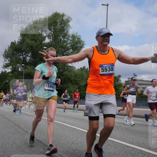 29.06.2025 - hella hamburg halbmarathon Luisa Fischer http://msf.ph/oto/8463294 29.06.2025 10:40:15 Kennedybrücke 14396, 15992, 5538, 1253, 13903, 13902, 56, 1253, 1488, 1490, 1597, 1952, 2072, 2552, 3165, 3714, 5560, 5786, 6804, 7202, 7235, 7707, 7823, 8257, 8258, 8315, 10112, 10862 meine-sportfotos.de