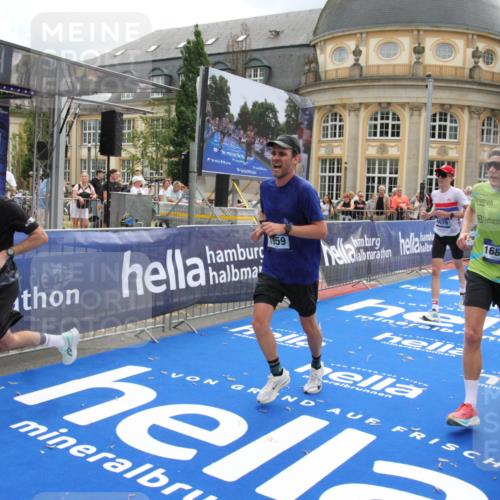 29.06.2025 - hella hamburg halbmarathon Michael Strokosch http://msf.ph/oto/8463303 29.06.2025 10:33:23 Ziel 1959, 4679, 7723, 9047, 14167, 16881, 17175, 17489, 18455 meine-sportfotos.de