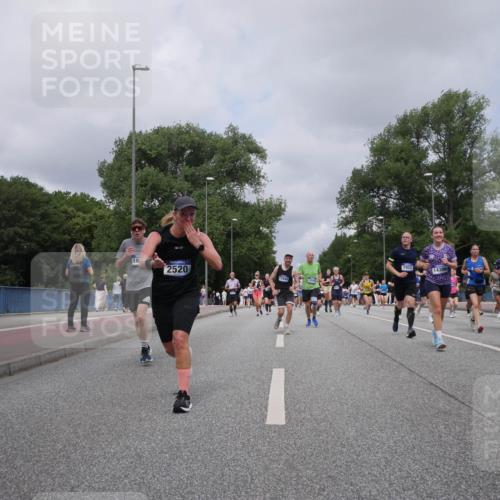 29.06.2025 - hella hamburg halbmarathon Luisa Fischer http://msf.ph/oto/8463343 29.06.2025 10:40:17 Kennedybrücke 18, 2520, 17840, 1952, 14396, 3714, 12463, 56, 1022, 1118, 1253, 1488, 1490, 1597, 1952, 2552, 3165, 3230, 3714, 3873, 5560, 6804, 7202, 7235, 7707, 7823, 8315, 10024, 10112 meine-sportfotos.de