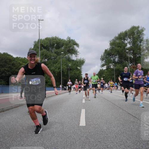 29.06.2025 - hella hamburg halbmarathon Luisa Fischer http://msf.ph/oto/8463355 29.06.2025 10:40:17 Kennedybrücke 2520, 1952, 14396, 8315, 17840, 3714, 56, 1022, 1118, 1253, 1488, 1490, 1597, 1952, 2552, 3165, 3230, 3714, 3873, 5560, 6804, 7202, 7235, 7707, 7823, 8315, 10024, 10112 meine-sportfotos.de