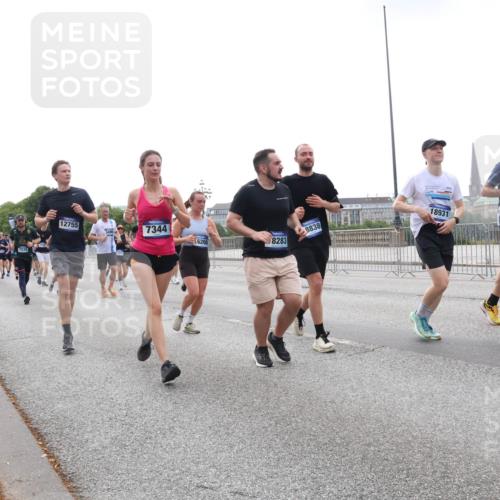 29.06.2025 - hella hamburg halbmarathon Lena Gebhardt http://msf.ph/oto/8463357 29.06.2025 10:32:09 Lombardsbrücke 7570, 12755, 5496, 7344, 6200, 8838, 8283, 18931, 1235, 1311, 1373, 1879, 1987, 2349, 2384, 2672, 2831, 2832, 2943, 3022, 3221, 3239, 3358, 3365, 3396, 3397, 3424, 3571, 3681, 3707, 3751, 3752, 3778, 3822, 4314, 4365, 4605, 4857, 4877, 4924, 5156, 5496, 5601, 5658, 5743, 6160, 6218, 6252, 6718, 6727, 7135, 7239, 7295, 7334, 7344, 7468, 7535, 7570, 7695, 7789, 7816, 7898, 8124, 8127, 8175, 8303, 8304, 8538, 8620, 8787, 8806, 8840, 8914, 8993, 9078, 9104, 9125, 9206, 9478 meine-sportfotos.de