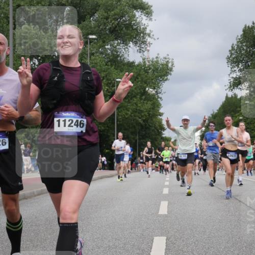 29.06.2025 - hella hamburg halbmarathon Luisa Fischer http://msf.ph/oto/8463474 29.06.2025 10:40:25 Kennedybrücke 18226, 11246, 3230, 4733, 10931, 1183, 1765, 10762, 56, 1022, 1118, 1276, 1597, 2199, 2552, 3165, 3230, 3873, 4733, 5146, 5224, 6584, 7202, 7235, 7707, 7823, 9054, 9055, 10024, 10112, 10476, 10762, 10798 meine-sportfotos.de