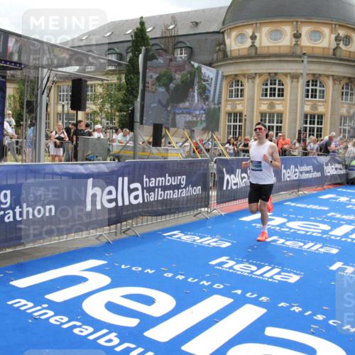 29.06.2025 - hella hamburg halbmarathon Michael Strokosch http://msf.ph/oto/8463498 29.06.2025 10:33:29 Ziel 4602, 8956, 15326, 16931, 17056, 17489, 18731 meine-sportfotos.de