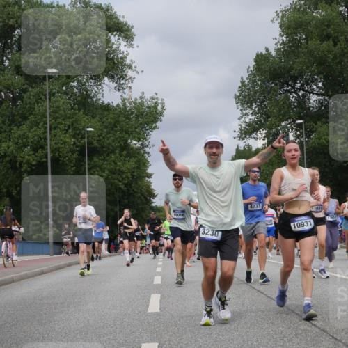 29.06.2025 - hella hamburg halbmarathon Luisa Fischer http://msf.ph/oto/8463527 29.06.2025 10:40:27 Kennedybrücke 6172, 19018, 3230, 4733, 1971, 10931, 11831, 17688, 17687, 56, 1022, 1118, 1276, 1819, 2104, 2199, 2272, 3230, 3873, 4347, 4733, 5146, 5224, 5940, 6584, 8758, 9054, 9055, 10024, 10112, 10476, 10762, 10798 meine-sportfotos.de