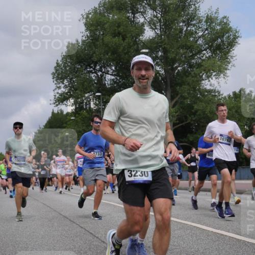 29.06.2025 - hella hamburg halbmarathon Luisa Fischer http://msf.ph/oto/8463544 29.06.2025 10:40:28 Kennedybrücke 19018, 1733, 3230, 905, 10762, 798, 9054, 52, 56, 1022, 1118, 1276, 1819, 2104, 2199, 2272, 3230, 3873, 4347, 4733, 5146, 5224, 5940, 6584, 6821, 8758, 9054, 9055, 10024, 10112, 10476, 10762, 10798 meine-sportfotos.de