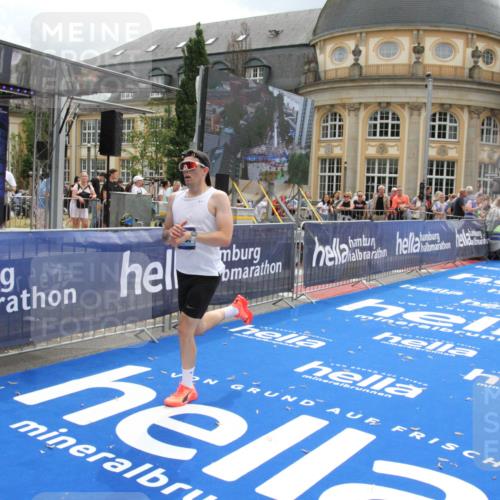 29.06.2025 - hella hamburg halbmarathon Michael Strokosch http://msf.ph/oto/8463550 29.06.2025 10:33:29 Ziel 4602, 8956, 15326, 16931, 17056, 17489, 18731 meine-sportfotos.de