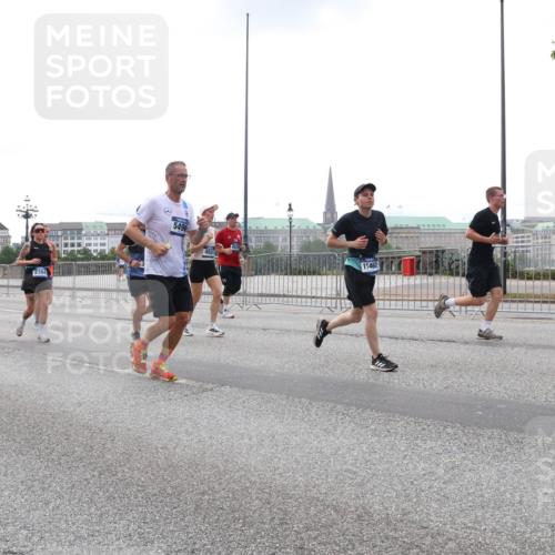 29.06.2025 - hella hamburg halbmarathon Lena Gebhardt http://msf.ph/oto/8463561 29.06.2025 10:32:11 Lombardsbrücke 7789, 7570, 2384, 5496, 4924, 11462, 1235, 1311, 1373, 1640, 1879, 1987, 2349, 2384, 2672, 2831, 2832, 2943, 3022, 3221, 3239, 3358, 3365, 3707, 3751, 3752, 3778, 3822, 4314, 4365, 4605, 4857, 4877, 4924, 5156, 5496, 5601, 5658, 5743, 5941, 6160, 6218, 6252, 6718, 6727, 7135, 7239, 7295, 7334, 7344, 7468, 7535, 7570, 7695, 7789, 7816, 7898, 8124, 8127, 8175, 8303, 8304, 8538, 8620, 8625, 8787, 8840, 8914, 8993, 9078, 9104, 9125, 9206, 9478, 10002 meine-sportfotos.de