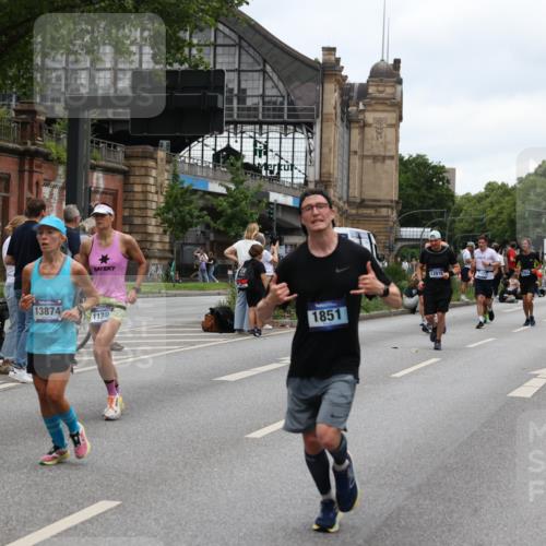 29.06.2025 - hella hamburg halbmarathon Yannick Fuchs http://msf.ph/oto/8463612 29.06.2025 10:56:57 20KM 1114, 1126, 1194, 1420, 1427, 1531, 1851, 1881, 2447, 2582, 2683, 2911, 3001, 3182, 3248, 3625, 3740, 4389, 4511, 4538, 5058, 5653, 5708, 5763, 6142, 6311, 6602, 6966, 7453, 8068, 8176, 8478, 8721, 9306, 9554, 11310, 11402, 12004, 12008, 12571, 12836, 12978, 13739, 13874, 13939, 14348, 14677, 14917, 16371, 16420, 16540, 17045, 17096, 17119, 17142, 17818, 18359, 18382, 18530, 18999, 19241 meine-sportfotos.de
