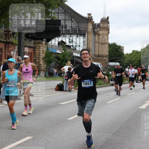 29.06.2025 - hella hamburg halbmarathon Yannick Fuchs http://msf.ph/oto/8463637 29.06.2025 10:56:57 20KM 1114, 1126, 1194, 1420, 1427, 1531, 1851, 1881, 2447, 2582, 2683, 2911, 3001, 3182, 3248, 3625, 3740, 4389, 4511, 4538, 5058, 5653, 5708, 5763, 6142, 6311, 6602, 6966, 7453, 8068, 8176, 8478, 8721, 9306, 9554, 11310, 11402, 12004, 12008, 12571, 12836, 12978, 13739, 13874, 13939, 14348, 14677, 14917, 16371, 16420, 16540, 17045, 17096, 17119, 17142, 17818, 18359, 18382, 18530, 18999, 19241 meine-sportfotos.de