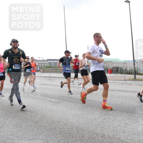 29.06.2025 - hella hamburg halbmarathon Lena Gebhardt http://msf.ph/oto/8463641 29.06.2025 10:32:12 Lombardsbrücke 789, 5156, 7570, 8620, 4924, 3822, 1146, 2384, 1311, 1373, 1640, 1987, 2349, 2384, 2672, 2831, 2832, 2943, 3022, 3221, 3239, 3358, 3365, 3653, 3707, 3751, 3752, 3778, 3822, 4314, 4365, 4605, 4857, 4877, 4924, 5156, 5496, 5601, 5658, 5743, 5941, 6160, 6218, 6252, 6312, 6315, 6718, 6727, 7135, 7239, 7295, 7334, 7344, 7468, 7535, 7570, 7695, 7702, 7789, 7816, 7898, 8124, 8127, 8175, 8303, 8304, 8538, 8620, 8625, 8787, 8840, 8914, 8993, 9078, 9125, 9206, 9478, 10002 meine-sportfotos.de