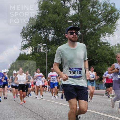 29.06.2025 - hella hamburg halbmarathon Luisa Fischer http://msf.ph/oto/8463647 29.06.2025 10:40:30 Kennedybrücke 8758, 42103, 13970, 13971, 19018, 1276, 17688, 1022, 1276, 1339, 1819, 2104, 2199, 2272, 3230, 4347, 4618, 4733, 5146, 5224, 5640, 5940, 6243, 6584, 6821, 8758, 9054, 9055, 10476, 10762, 10798 meine-sportfotos.de