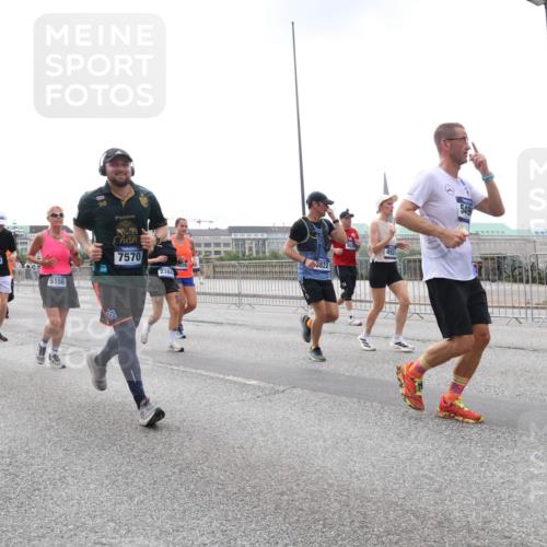 29.06.2025 - hella hamburg halbmarathon Lena Gebhardt http://msf.ph/oto/8463666 29.06.2025 10:32:12 Lombardsbrücke 11168, 17958, 7789, 5156, 7570, 3822, 029, 2384, 492, 540, 1311, 1373, 1640, 1987, 2349, 2384, 2672, 2831, 2832, 2943, 3022, 3221, 3239, 3358, 3365, 3653, 3707, 3751, 3752, 3778, 3822, 4314, 4365, 4605, 4857, 4877, 4924, 5156, 5496, 5601, 5658, 5743, 5941, 6160, 6218, 6252, 6312, 6315, 6718, 6727, 7135, 7239, 7295, 7334, 7344, 7468, 7535, 7570, 7695, 7702, 7789, 7816, 7898, 8124, 8127, 8175, 8303, 8304, 8538, 8620, 8625, 8787, 8840, 8914, 8993, 9078, 9125, 9206, 9478, 10002 meine-sportfotos.de