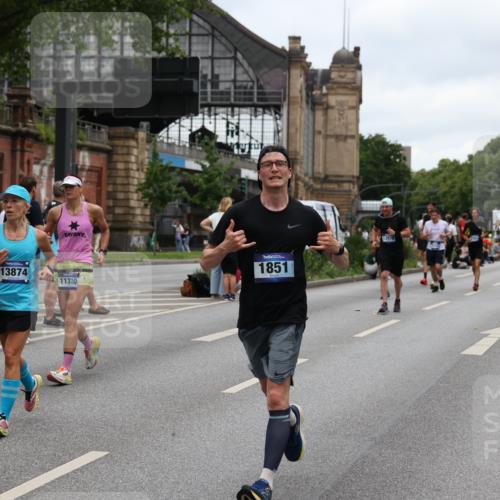 29.06.2025 - hella hamburg halbmarathon Yannick Fuchs http://msf.ph/oto/8463668 29.06.2025 10:56:57 20KM 1114, 1126, 1194, 1420, 1427, 1531, 1851, 1881, 2447, 2582, 2683, 2911, 3001, 3182, 3248, 3625, 3740, 4389, 4511, 4538, 5058, 5653, 5708, 5763, 6142, 6311, 6602, 6966, 7453, 8068, 8176, 8478, 8721, 9306, 9554, 11310, 11402, 12004, 12008, 12571, 12836, 12978, 13739, 13874, 13939, 14348, 14677, 14917, 16371, 16420, 16540, 17045, 17096, 17119, 17142, 17818, 18359, 18382, 18530, 18999, 19241 meine-sportfotos.de