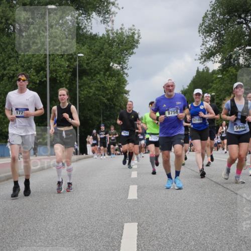 29.06.2025 - hella hamburg halbmarathon Luisa Fischer http://msf.ph/oto/8463711 29.06.2025 10:40:33 Kennedybrücke 1773, 1954, 7777, 2104, 8758, 12103, 5940, 783, 13970, 1276, 1339, 1819, 2104, 2199, 2272, 2480, 4347, 4618, 5146, 5640, 5940, 6243, 6584, 6821, 7085, 8758, 9054, 9055, 10476, 10798 meine-sportfotos.de