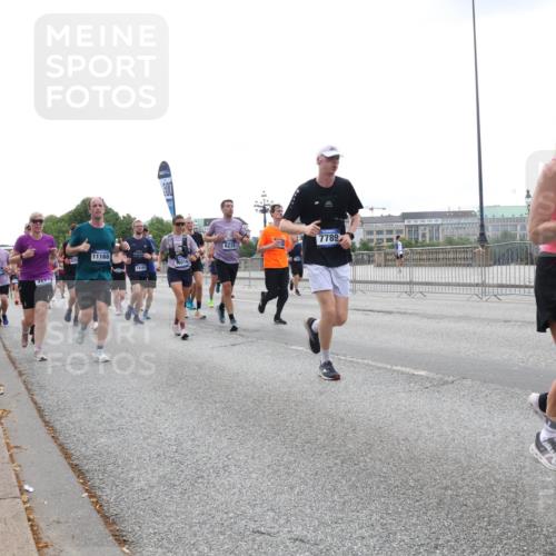 29.06.2025 - hella hamburg halbmarathon Lena Gebhardt http://msf.ph/oto/8463804 29.06.2025 10:32:14 Lombardsbrücke 6218, 11168, 3214, 7789, 5156, 2384, 1311, 1373, 1640, 1987, 2349, 2384, 2672, 2832, 2943, 3022, 3221, 3239, 3358, 3365, 3653, 3707, 3751, 3752, 3778, 3822, 4314, 4365, 4605, 4857, 4877, 4924, 5156, 5496, 5601, 5658, 5743, 5783, 5941, 6218, 6228, 6252, 6312, 6315, 6718, 6727, 7135, 7239, 7295, 7344, 7468, 7535, 7570, 7695, 7702, 7789, 7816, 7898, 8124, 8127, 8175, 8303, 8538, 8625, 8787, 8840, 8914, 8993, 9078, 9125, 9206, 10002 meine-sportfotos.de