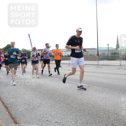 29.06.2025 - hella hamburg halbmarathon Lena Gebhardt http://msf.ph/oto/8463832 29.06.2025 10:32:14 Lombardsbrücke 17073, 3221, 6218, 11168, 12136, 7789, 1311, 1373, 1640, 1987, 2349, 2384, 2672, 2832, 2943, 3022, 3221, 3239, 3358, 3365, 3653, 3707, 3751, 3752, 3778, 3822, 4314, 4365, 4605, 4857, 4877, 4924, 5156, 5496, 5601, 5658, 5743, 5783, 5941, 6218, 6228, 6252, 6312, 6315, 6718, 6727, 7135, 7239, 7295, 7344, 7468, 7535, 7570, 7695, 7702, 7789, 7816, 7898, 8124, 8127, 8175, 8303, 8538, 8625, 8787, 8840, 8914, 8993, 9078, 9125, 9206, 10002 meine-sportfotos.de
