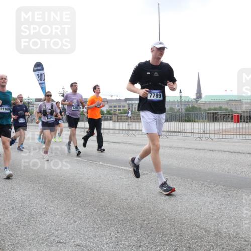 29.06.2025 - hella hamburg halbmarathon Lena Gebhardt http://msf.ph/oto/8463853 29.06.2025 10:32:14 Lombardsbrücke 11168, 2, 00, 14191, 19214, 6218, 7789, 1311, 1373, 1640, 1987, 2349, 2384, 2672, 2832, 2943, 3022, 3221, 3239, 3358, 3365, 3653, 3707, 3751, 3752, 3778, 3822, 4314, 4365, 4605, 4857, 4877, 4924, 5156, 5496, 5601, 5658, 5743, 5783, 5941, 6218, 6228, 6252, 6312, 6315, 6718, 6727, 7135, 7239, 7295, 7344, 7468, 7535, 7570, 7695, 7702, 7789, 7816, 7898, 8124, 8127, 8175, 8303, 8538, 8625, 8787, 8840, 8914, 8993, 9078, 9125, 9206, 10002 meine-sportfotos.de