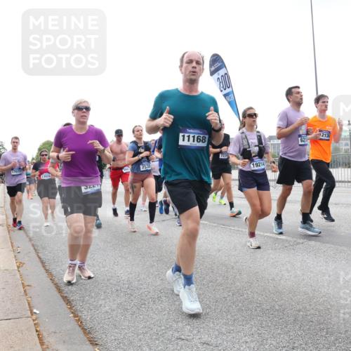 29.06.2025 - hella hamburg halbmarathon Lena Gebhardt http://msf.ph/oto/8463989 29.06.2025 10:32:15 Lombardsbrücke 17073, 17072, 13026, 7535, 11168, 2, 00, 7239, 19214, 6210, 2136, 1311, 1373, 1640, 1987, 2349, 2384, 2672, 2943, 3022, 3221, 3239, 3358, 3365, 3653, 3707, 3751, 3752, 3778, 3822, 4314, 4365, 4605, 4857, 4877, 4924, 5156, 5496, 5601, 5658, 5743, 5783, 5941, 6218, 6228, 6252, 6312, 6315, 6718, 6727, 7135, 7239, 7295, 7344, 7468, 7535, 7570, 7695, 7702, 7789, 7816, 7898, 8124, 8127, 8175, 8303, 8538, 8625, 8787, 8840, 8914, 8993, 9125, 9206, 10002 meine-sportfotos.de