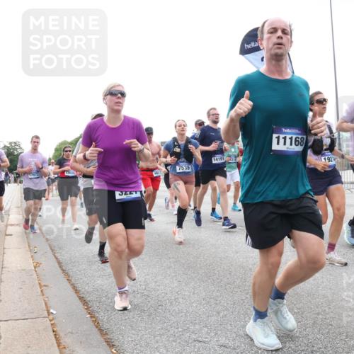 29.06.2025 - hella hamburg halbmarathon Lena Gebhardt http://msf.ph/oto/8464004 29.06.2025 10:32:16 Lombardsbrücke 17073, 17072, 13026, 460, 7535, 14191, 4314, 11168, 1921, 621, 12138, 1199, 1311, 1640, 1987, 2349, 2384, 2672, 2943, 3022, 3221, 3239, 3358, 3365, 3653, 3707, 3751, 3752, 3778, 3822, 4314, 4365, 4605, 4857, 4877, 4924, 5156, 5496, 5601, 5658, 5743, 5783, 5871, 5941, 6218, 6228, 6252, 6312, 6315, 6718, 6727, 7135, 7239, 7295, 7344, 7468, 7535, 7570, 7695, 7702, 7789, 7816, 7898, 8124, 8127, 8175, 8303, 8538, 8625, 8787, 8840, 8914, 8993, 9125, 9206, 10002 meine-sportfotos.de
