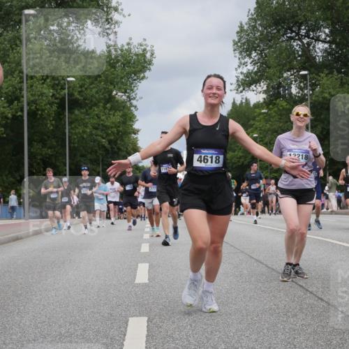 29.06.2025 - hella hamburg halbmarathon Luisa Fischer http://msf.ph/oto/8464042 29.06.2025 10:40:39 Kennedybrücke 17388, 777, 118, 4618, 1015, 12218, 7544, 248, 1339, 1819, 2031, 2104, 2272, 2480, 4347, 4442, 4618, 5640, 5940, 6243, 6821, 7085, 7544, 8499, 8758, 8843, 9288, 10159 meine-sportfotos.de